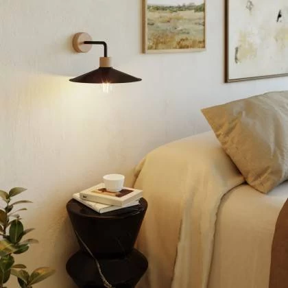Houten wandlamp met Swing lampenkap en gebogen verlengstuk - Fermaluce Wood