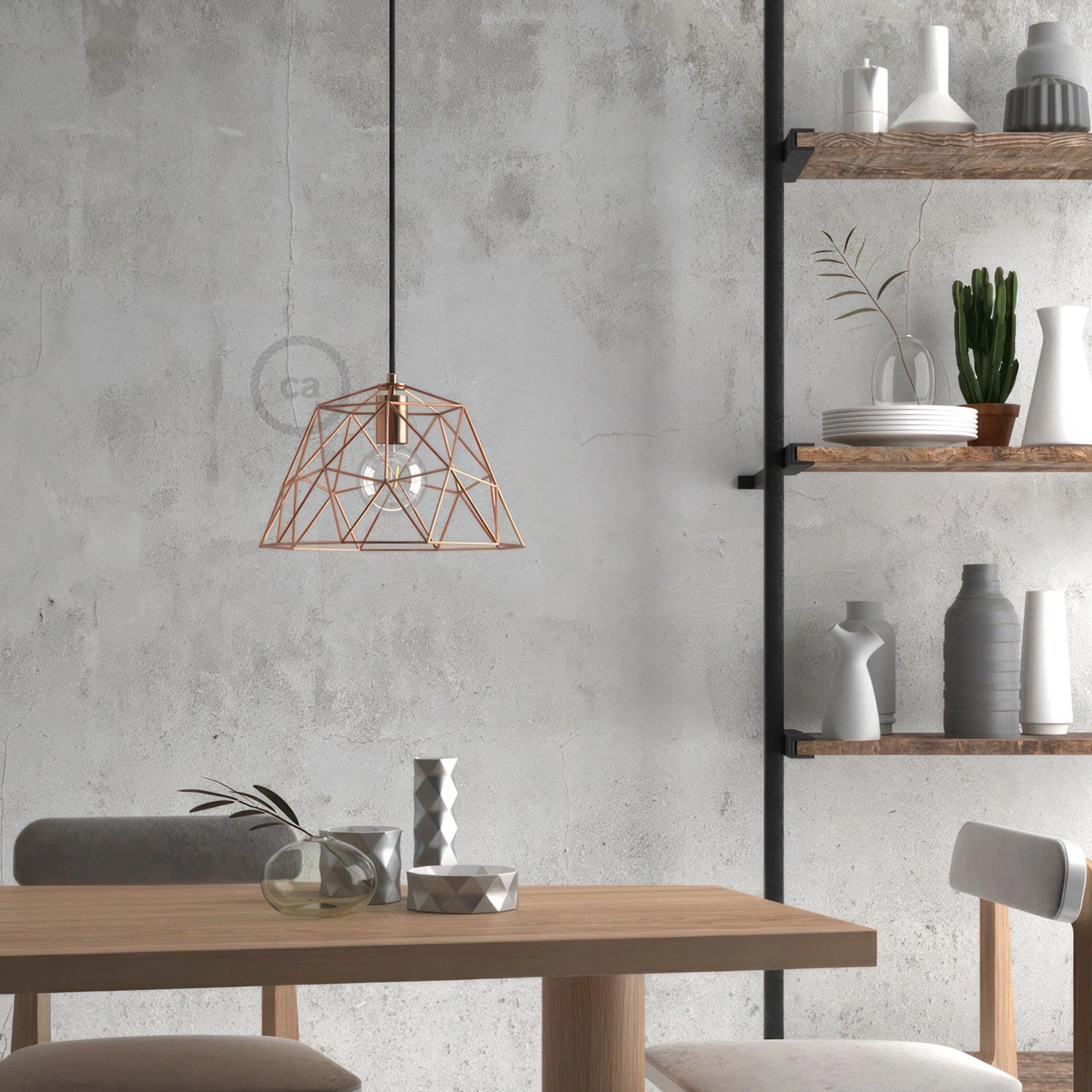 Hanglamp vervaardigd in Italië met textielkabel, koepelkap en metalen afwerking