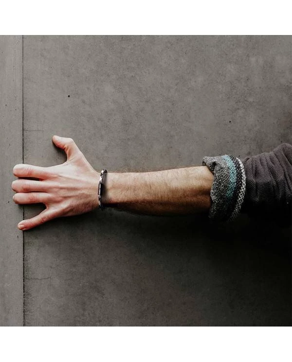Bracelet with Matt black magnetic clasp and RP04 cable
