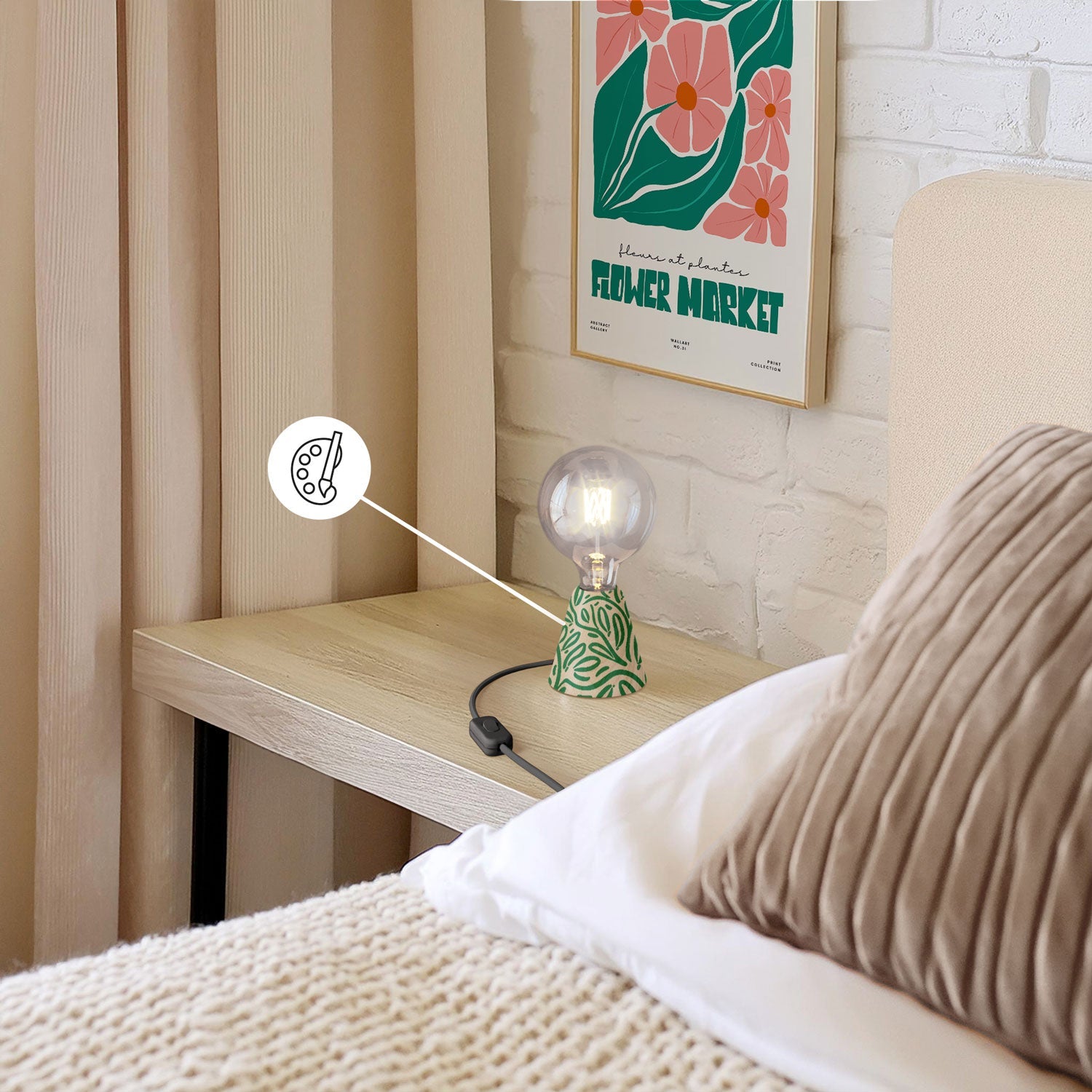 Lampada da tavolo con base in ontano, lampadina trasparente, cavo RM04 e spina EU