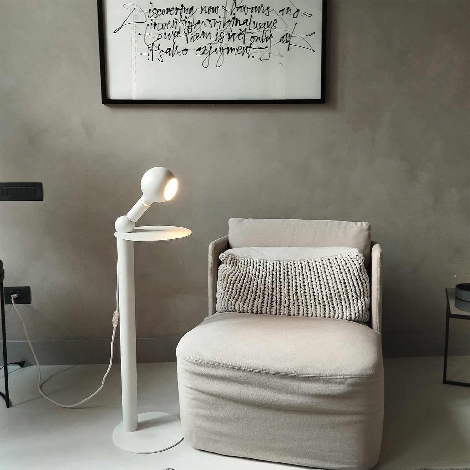 Rocco - Lampada da terra con spina UK e lampadina Camo - Bianco