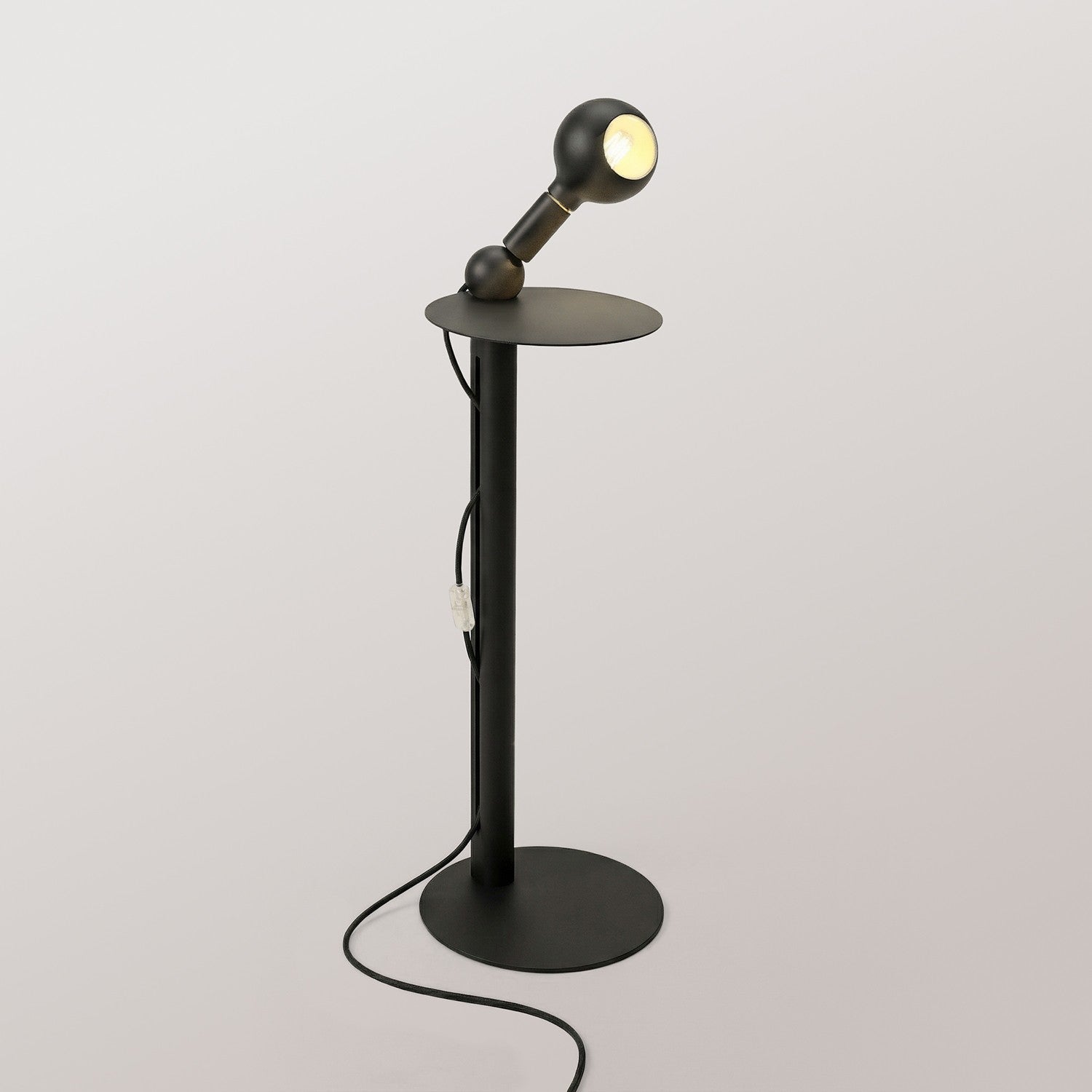 Rocco - Lampada da terra con spina UK e lampadina Camo - Nero